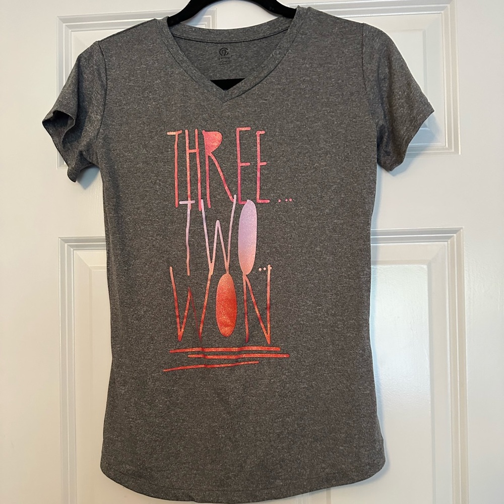 Champion Girls V-neck T-shirt size XL